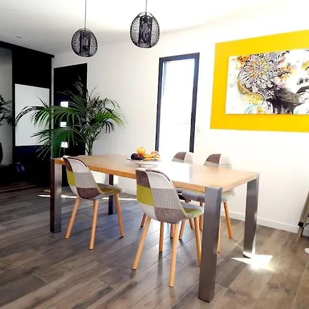 Belle Contemporaine Climatisée Avec Piscine Villa