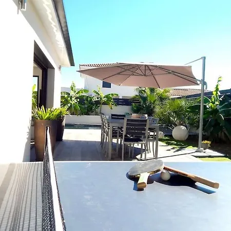 Belle Contemporaine Climatisee Avec Piscine *