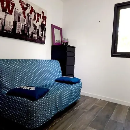 Belle Contemporaine Climatisée Avec Piscine Villa